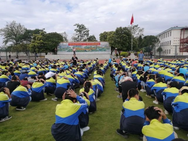 雁山区初中最新项目，现代化教育标杆的打造之路