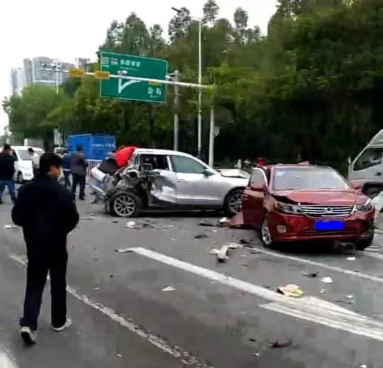 最新车祸视频凸显道路安全至关重要